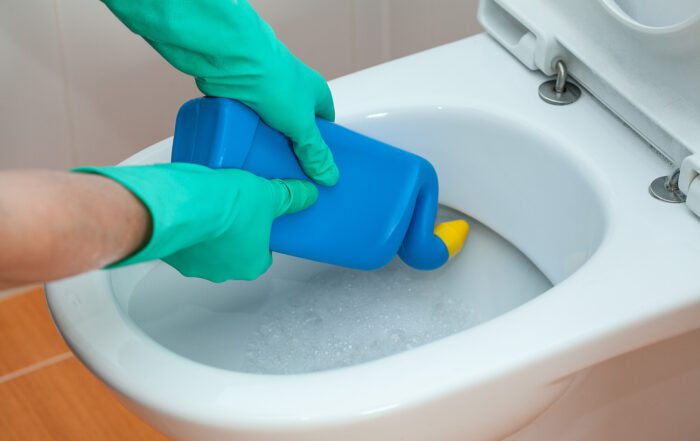 common bathroom cleaning mistakes